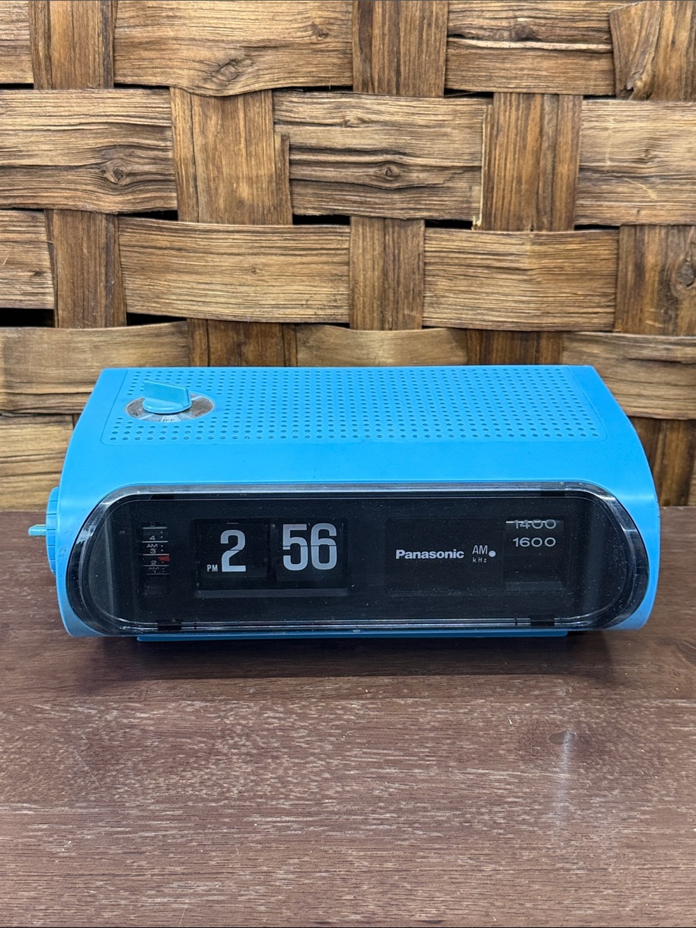 Rare Vintage Panasonic RC-1103 Bright Blue Flip Clock Radio AM